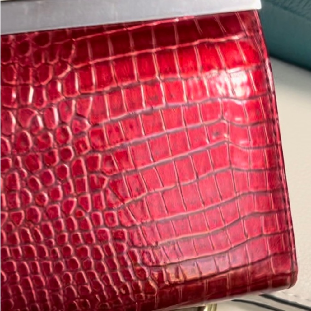 Letisse Red Faux Alligator Accordion Wallet